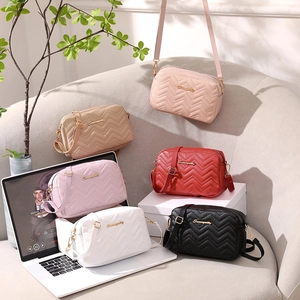 Women Chevron Quilted Crossbody Bag PU Leather Camera Square Shoulder Bag With Golden Metal Logo Daily Style