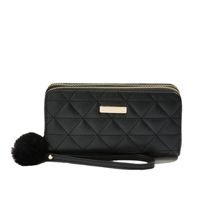 Portefeuille long matelassé noir avec double fermeture éclair et pompon en peluche