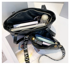 Vue détaillée du set de sacs cabas noirs avec large bandoulière et grande capacité
