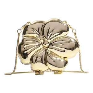 Elegante borsa da sera a fiore dorato con finitura a specchio e tracolla a catena