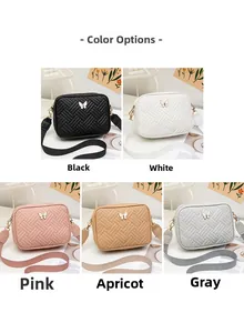 Détails des sacs à bandoulière tressés en noir, blanc, rose, abricot et gris