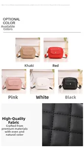 Détails du cuir matelassé et de la bandoulière jacquard sur un petit sac à bandoulière