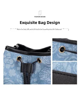 Detail der Beuteltasche mit blauem Rosenmuster, Zinklegierung und Kordelzugverschluss