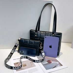 Ensemble sac cabas et petit sac matelassés noirs avec bandoulière lettrée LOVE