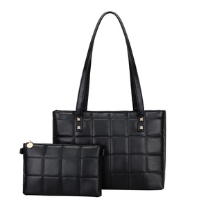 Ensemble sac cabas et pochette en similicuir noir matelassé avec rivets dorés élégants