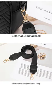 Détail du sac bandoulière matelassé noir montrant la sangle amovible et crochets dorés