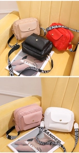 Mini sacs bandoulière en cuir matelassé en cinq couleurs avec larges bretelles tissées