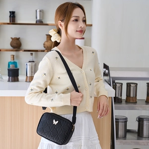 Sac bandoulière noir classique avec texture tissée et boucle papillon pour femme