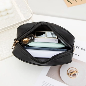 Sac bandoulière en cuir noir avec intérieur spacieux pour téléphone et maquillage