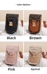 Aperçu de quatre couleurs de sacs à bandoulière pour téléphone avec chaîne dorée et imprimé