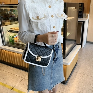 Classic quilted shoulder bag in black and white with gold chain and twist lock clasp
