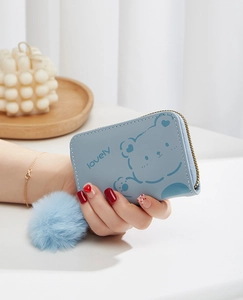 Porte-monnaie en cuir PU bleu clair avec motif ours mignon et breloque boule de peluche