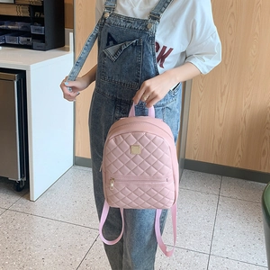 Zaino trapuntato a rombi rosa da donna con finiture dorate e spalline regolabili