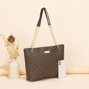 Grand sac fourre-tout à motif géométrique marron avec poignée en chaîne métallique