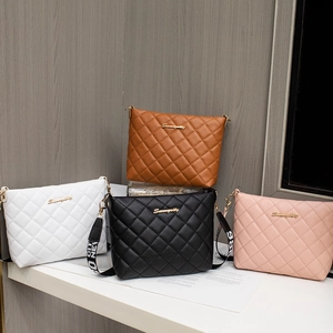 Women Quilted Bucket Bag PU Leather Rhombic Pattern Crossbody Purse With Wide Letter Print Strap Fashion Shoulder Bag