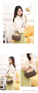 Détail du sac à main imprimé marron avec rabat beige et bandoulière large colorée LOVE