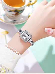 Square silver quartz watch for women with roman numerals and elegant chain bracelet