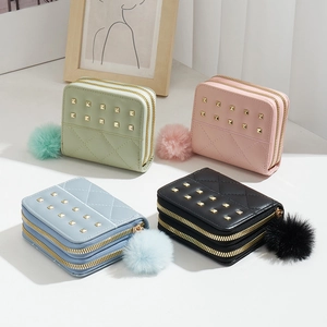 Mini Porte-Monnaie Femme Cuir PU Double Fermeture Éclair Matelassé Avec Rivets Dorés Et Pompon Petit Porte-Cartes