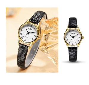 Détails d'une montre à quartz vintage avec chiffres romains et bracelet en cuir noir