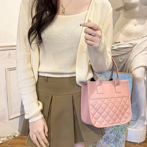 Sac à main élégant en cuir matelassé rose avec deux poignées pour femme