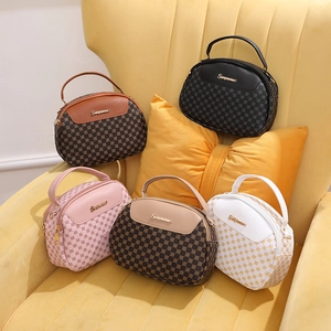 Sac À Main Femme En Cuir PU Imprimé Poches Zippées Sac À Bandoulière Large Sangle Lettres Mode Rétro Crossbody Pour Femmes