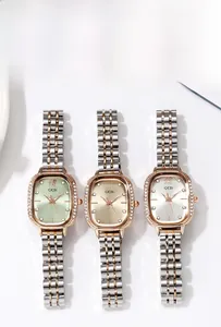 Trois montres élégantes pour femmes en vert menthe, or et argent avec lunette en strass