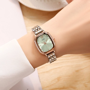 Montre GEDI luxe pour femme avec lunette diamants, cadran vert et bracelet bicolore acier