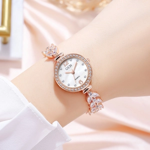 Elegante orologio GEDI in oro rosa con quadrante in madreperla e bracciale a coda di pesce