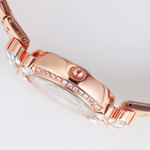 Orologio floreale in oro rosa con strass e cinturino a maglie metalliche alla moda