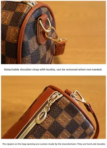 Details des abnehmbaren Goldbeschlags und der Monogramm-Zylindertasche mit robustem Zipper