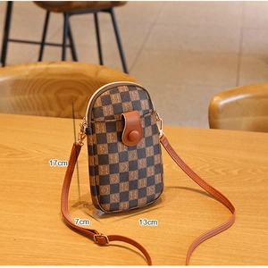 Macro shot of checkered pattern mini bag on wood table with 17x13x7cm size markings
