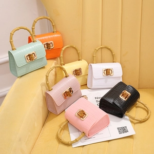 Mini Sac À Bandoulière PVC Jelly Motif Crocodile Poignée En Bambou Chaîne Métallique Serrure Pour Femmes