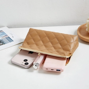 Sac à main matelassé à losanges avec fermoir doré et rangement intérieur pour accessoires