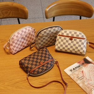 Sac À Bandoulière Coquille En Cuir PU Pour Femmes Imprimé Échiquier Lettres Rétro Sac À Épaule Mode Tendance Pour Dame