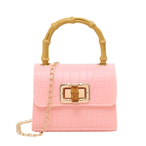 Mini sac à main en gelée rose à motif crocodile avec poignée en bambou et chaîne