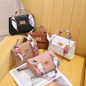 Lattice Embossed PU Leder Umhängetasche Mode Schal Griff Handtasche Metall Drehverschluss Quadratische Klappe Geldbörse Für Frauen