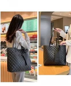 Détail du sac cabas matelassé noir avec motif losanges et pochette assortie incluse