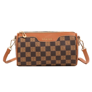 Zylindrische Vintage-Umhängetasche in Braun mit Schachbrettmuster und Monogramm