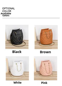 Collage de sacs seaux matelassés en noir, marron, blanc et rose avec chaînes dorées