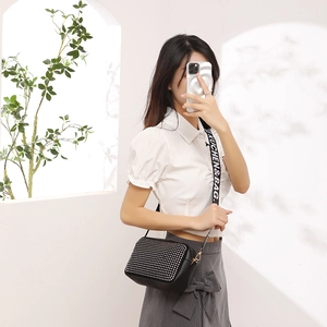 Sac à bandoulière noir pour femme avec clous en cristal et large sangle