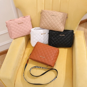 Fashion Quilted Diamond Lattice Shoulder Bag Women PU Leather Crossbody Bag With Letter Print Wide Strap Casual Square Bag