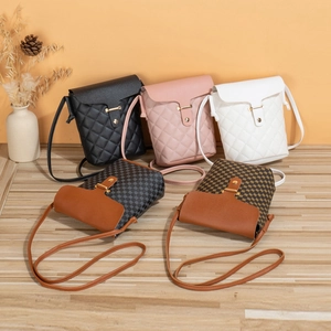 Women Quilted Crossbody Phone Bag PU Leather Retro Floral Print Small Bucket Purse With Gold Metal Lock