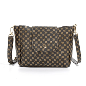 Borsa a tracolla vintage marrone con motivo a quadrifoglio e fibbia in metallo dorato