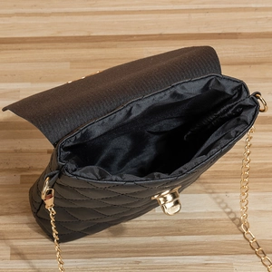 Borsa a tracolla trapuntata nera da donna con catena dorata e chiusura a girello