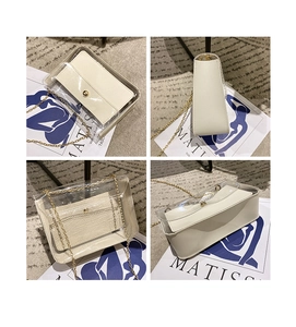 Détails du sac transparent en PVC avec pochette intérieure crème et chaîne dorée