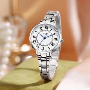 Vintage Quarz-Armbanduhr für Damen in Silber mit römischen Ziffern und weißem Zifferblatt