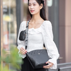 Black large capacity bucket bag set with quilted pattern and stylish lettered strap