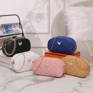 Sac Bandoulière Matelassé En Cuir PU Texture Litchi Avec Chaîne Dorée Décor Papillon Sac À Épaule Tendance Pour Femmes