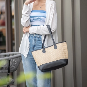 Borsa tote da donna in paglia intrecciata con finiture nere in stile casual all'aperto