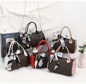 Détails des sacs Boston à motifs vintage avec foulards en soie et poignées supérieures